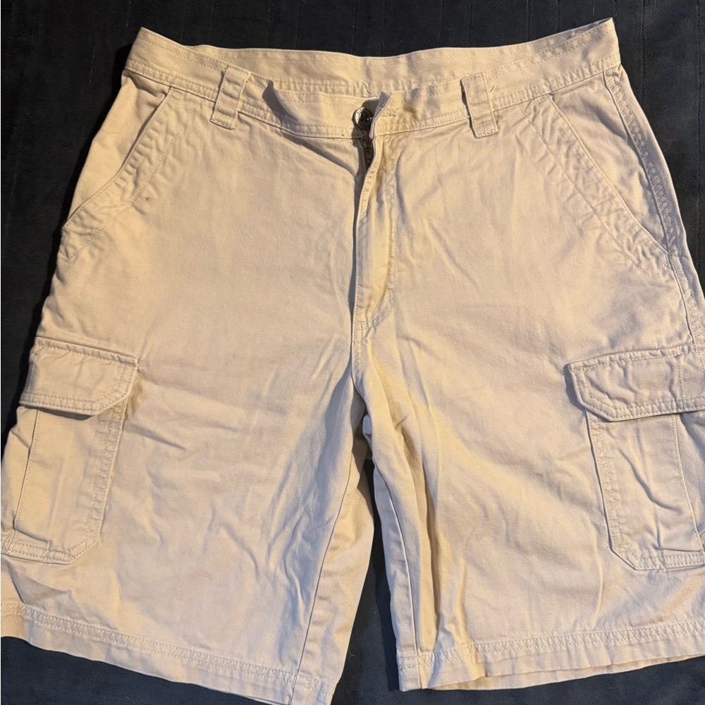 Columbia Men's Beige Cargo Shorts